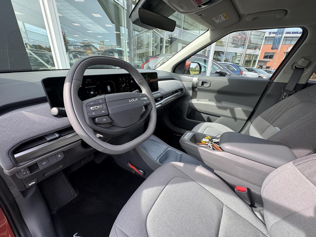 KIA EV3 Plus 81.4 kWh ¤40.195,- RIJKLAAR! Nu ¤3.230,- voordeel! Meerdere kleuren en uitvoeringen leverbaar.
