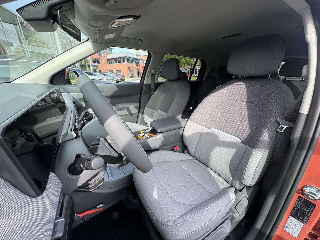 KIA EV3 Plus 81.4 kWh ¤40.195,- RIJKLAAR! Nu ¤3.230,- voordeel! Meerdere kleuren en uitvoeringen leverbaar.