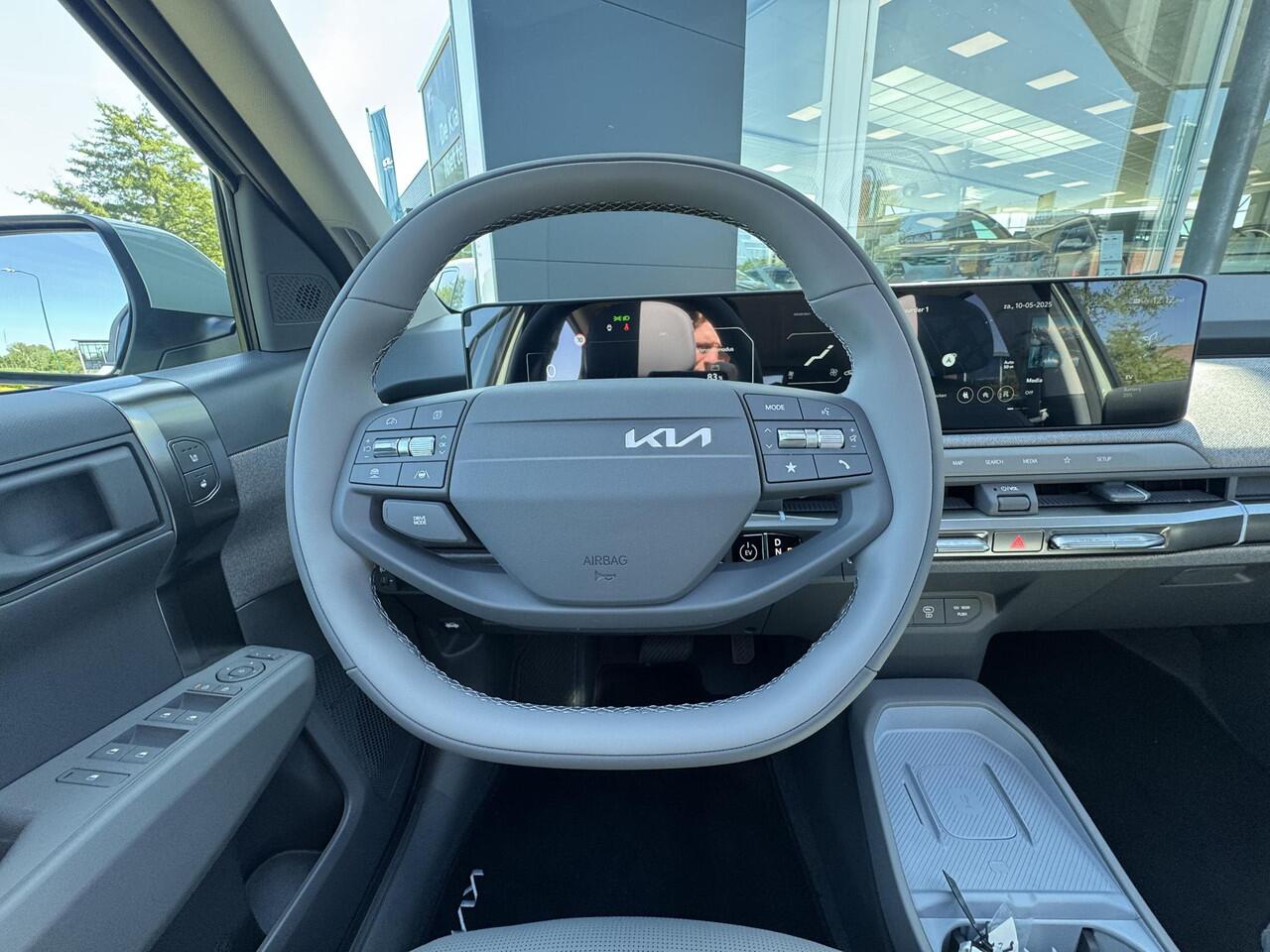 KIA EV3 Plus Advanced 58.3 kWh ¤38.195,- RIJKLAAR! Nu ¤3.230,- voordeel! Meerdere kleuren en uitvoeringen leverbaar.