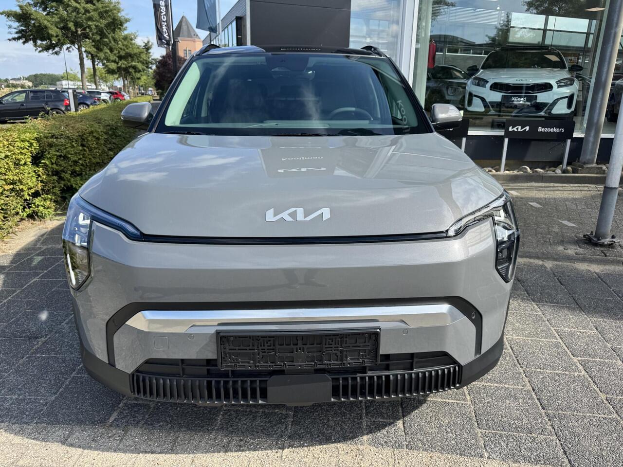 KIA EV3 Plus Advanced 58.3 kWh ¤38.195,- RIJKLAAR! Nu ¤3.230,- voordeel! Meerdere kleuren en uitvoeringen leverbaar.