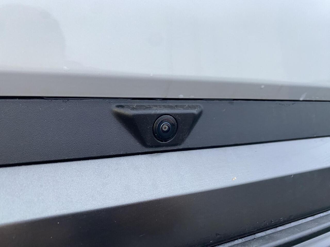 KIA EV3 GT-PlusLine 81.4 kWh Auto vol luxe! Schuif-/kanteldak, trekhaak, V2L, 360° camera, stoelverwarming, navigatie, Apple CarPlay/Android Auto, NL-auto, boekjes compleet