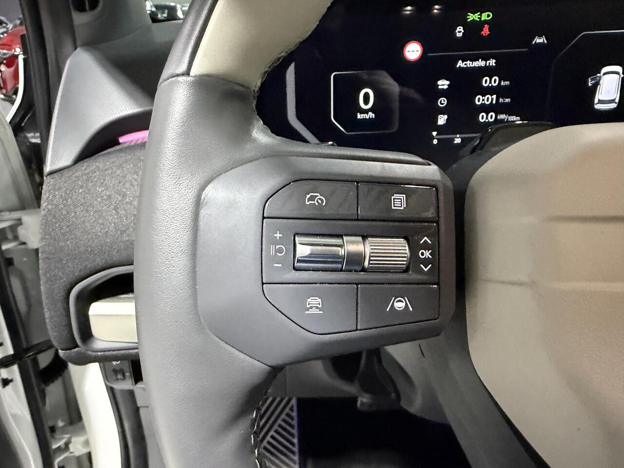 KIA EV3 GT-PlusLine 81.4 kWh Auto vol luxe! Schuif-/kanteldak, trekhaak, V2L, 360° camera, stoelverwarming, navigatie, Apple CarPlay/Android Auto, NL-auto,