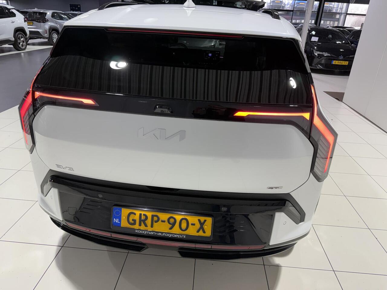 KIA EV3 GT-PlusLine 81.4 kWh Auto vol luxe! Schuif-/kanteldak, V2L, 360° camera, stoelverwarming, navigatie, Apple CarPlay/Android Auto, NL-auto,
