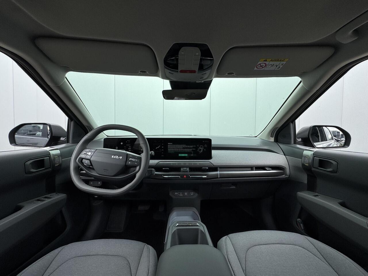 KIA EV3 Plus 58.3 kWh | Tijdelijk Kia inruilpremie ¤ 3000,- Bij Aanschaf | Parkeersensoren Voor + Achter | Camera | Adaptive Cruise | Keyless | DAB+ | Apple Carplay/ Android Auto