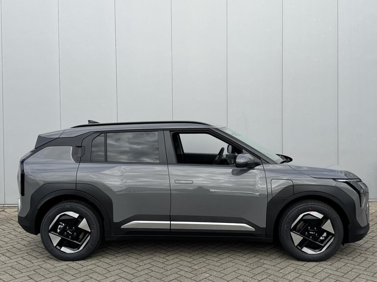 KIA EV3 Plus 58.3 kWh | Tijdelijk Kia inruilpremie ¤ 3000,- Bij Aanschaf | Parkeersensoren Voor + Achter | Camera | Adaptive Cruise | Keyless | DAB+ | Apple Carplay/ Android Auto