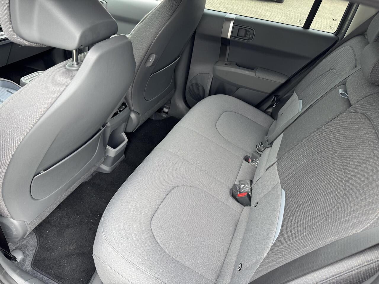 KIA EV3 Plus 58.3 kWh | Tijdelijk Kia inruilpremie ¤ 3000,- Bij Aanschaf | Parkeersensoren Voor + Achter | Camera | Adaptive Cruise | Keyless | DAB+ | Apple Carplay/ Android Auto