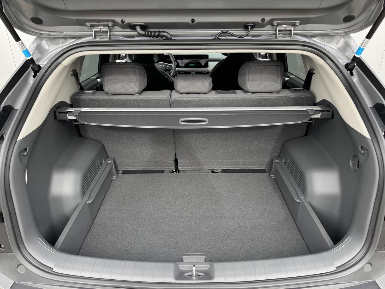 KIA EV3 Plus 58.3 kWh | Tijdelijk Kia inruilpremie ¤ 3000,- Bij Aanschaf | Parkeersensoren Voor + Achter | Camera | Adaptive Cruise | Keyless | DAB+ | Apple Carplay/ Android Auto