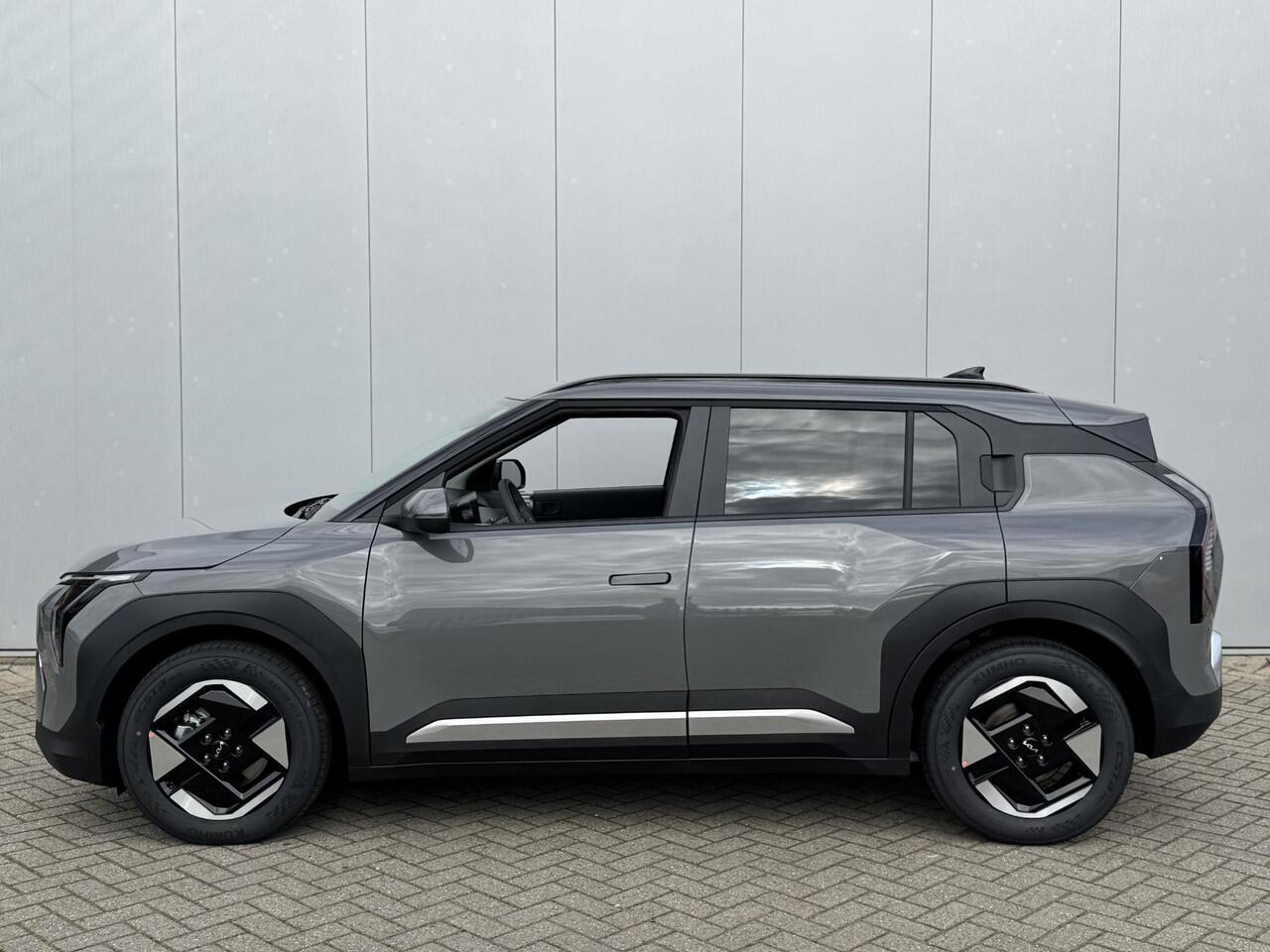 KIA EV3 Plus 58.3 kWh | Tijdelijk Kia inruilpremie ¤ 3000,- Bij Aanschaf | Parkeersensoren Voor + Achter | Camera | Adaptive Cruise | Keyless | DAB+ | Apple Carplay/ Android Auto