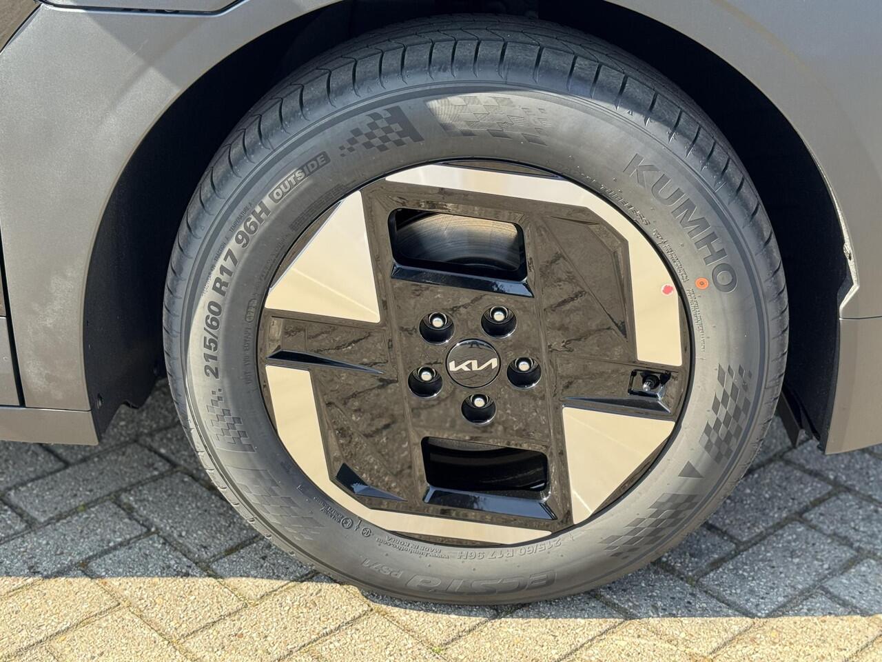 KIA EV3 Plus 58.3 kWh | Camera | Stoelverwarming | Keyless | Navigatie