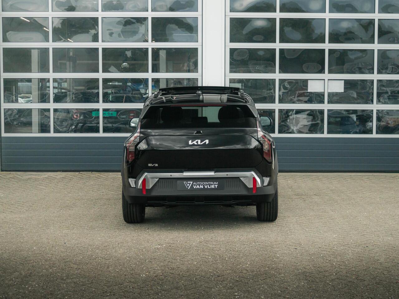 KIA EV3 Plus Advanced 58.3 kWh l Uit voorraad leverbaar | 17% Bijtelling l Stoel Stuurverwarming l Glazen Schuif/kantel dak