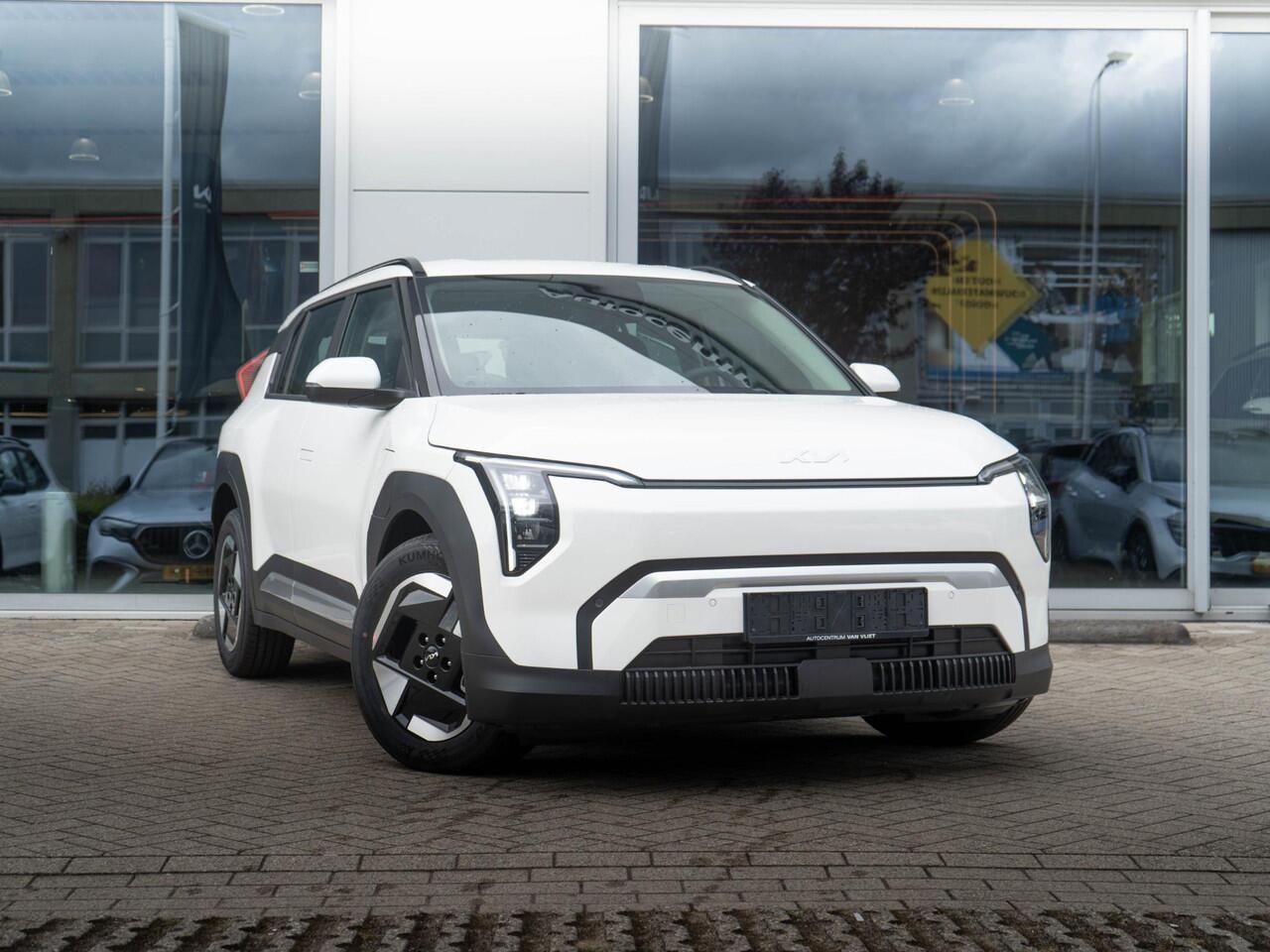 KIA EV3 Plus 58.3 kWh | Op VOOORRAAD DIRECT LEVERBAAR | Stoel en stuurverwarming | Dodehoek assistentie |