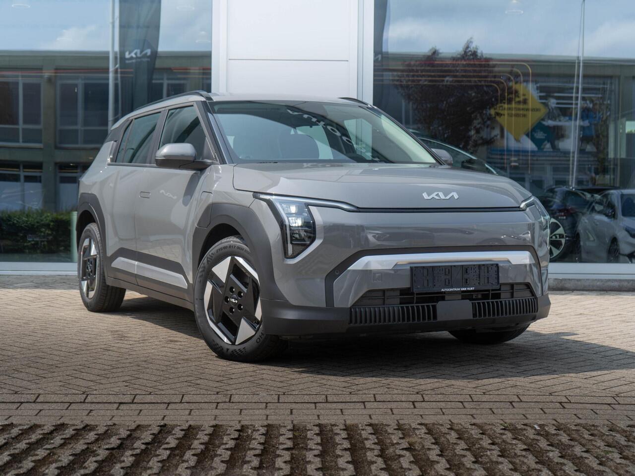 KIA EV3 Plus 58.3 kWh | Op VOOORRAAD DIRECT LEVERBAAR | Stoel en stuurverwarming | Dodehoek assistentie |