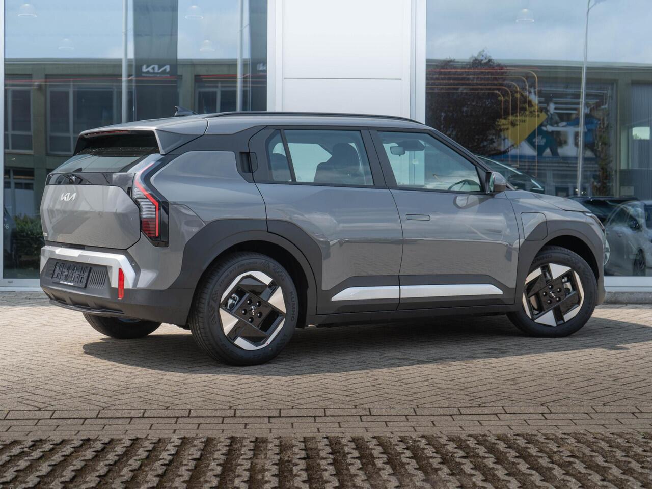 KIA EV3 Plus 58.3 kWh | Op VOOORRAAD DIRECT LEVERBAAR | Stoel en stuurverwarming | Dodehoek assistentie |