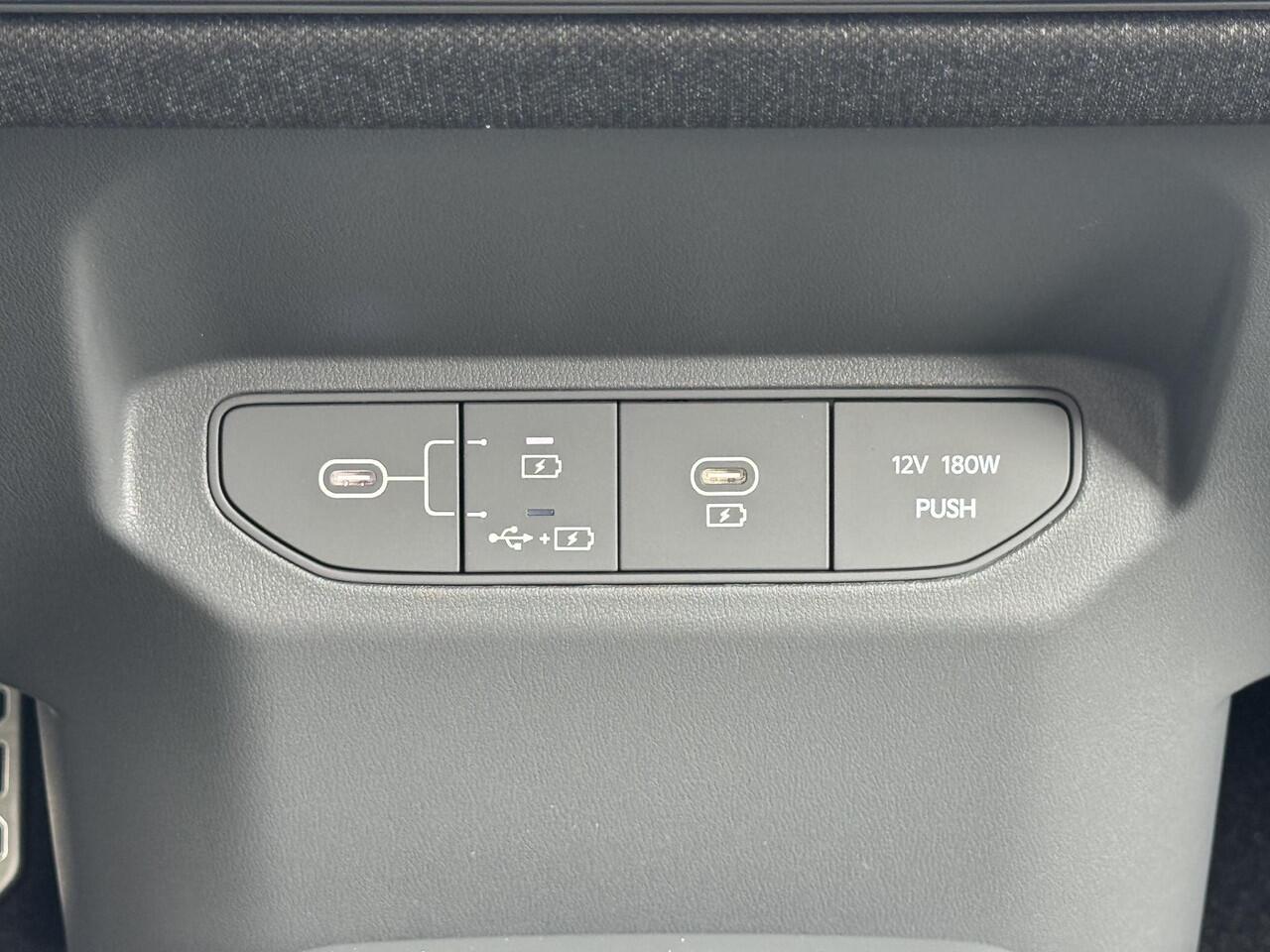 KIA EV3 GT-PlusLine 81.4 kWh | DEMO | Afneembare Trekhaak | Stoelventilatie | Panoramisch schuifkanteldak | Stoel ventilatie | 360 graden camera |