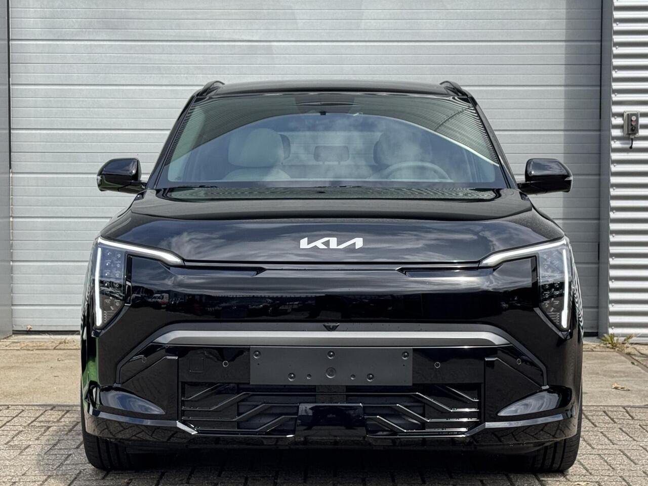 KIA EV3 GT-PlusLine 81.4 kWh | DEMO | Afneembare Trekhaak | Stoelventilatie | Panoramisch schuifkanteldak | Stoel ventilatie | 360 graden camera |