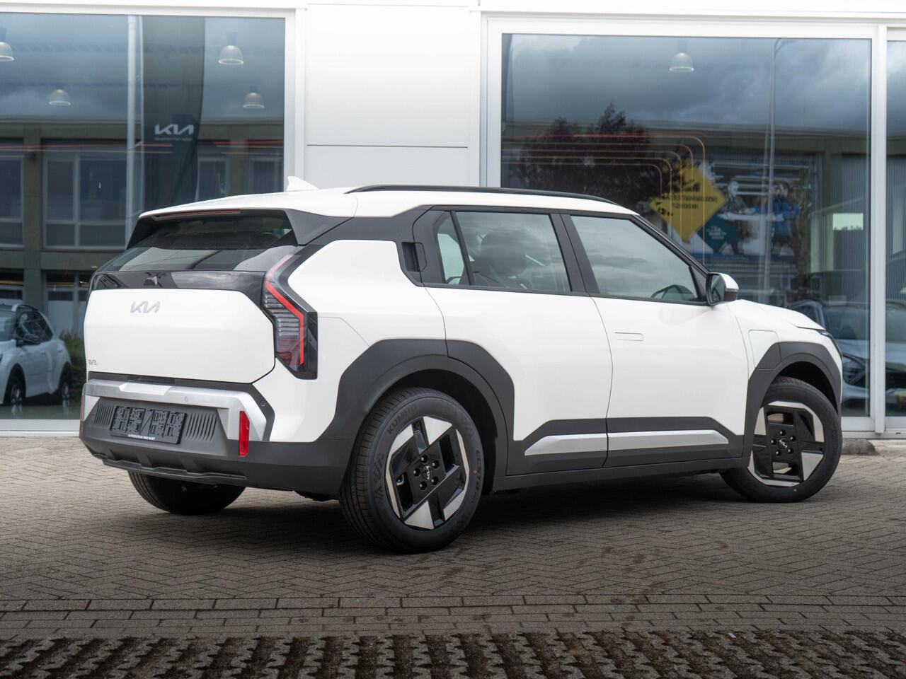 KIA EV3 Plus 58.3 kWh | Op VOOORRAAD DIRECT LEVERBAAR | Stoel en stuurverwarming | Dodehoek assistentie |