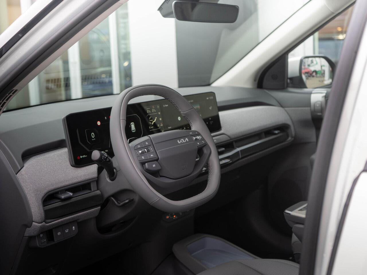 KIA EV3 Plus Advanced 58.3 kWh | OP VOORRAAD | Schuifkanteldak | Harman en kardon | Dode hoek assistentie |