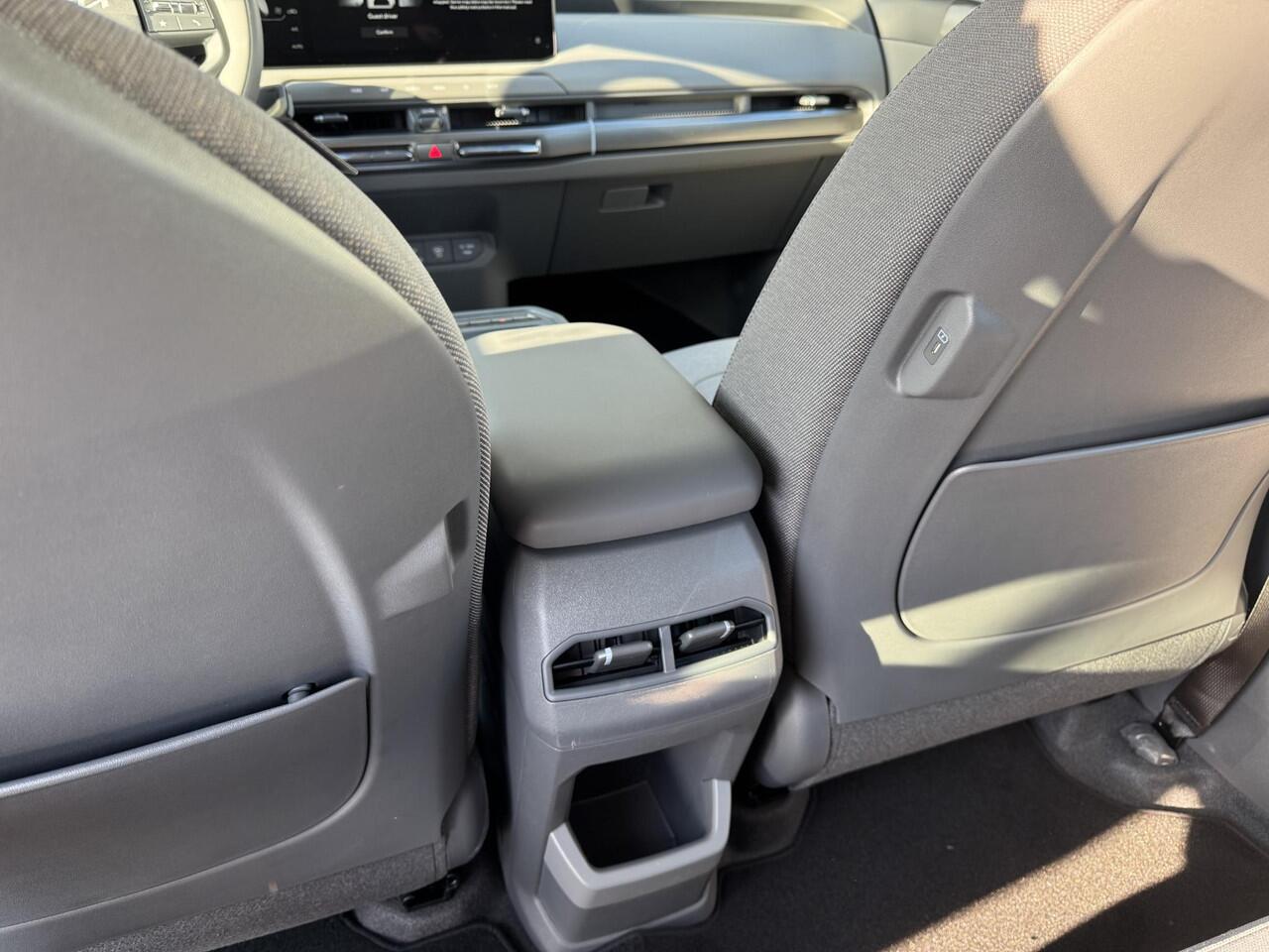 KIA EV3 Air 58.3 kWh VOORRAAD ACTIE | Snel leverbaar | Stoel/Stuurverwarming | Navigatie | Dodehoekdetectie | Led Koplampen |