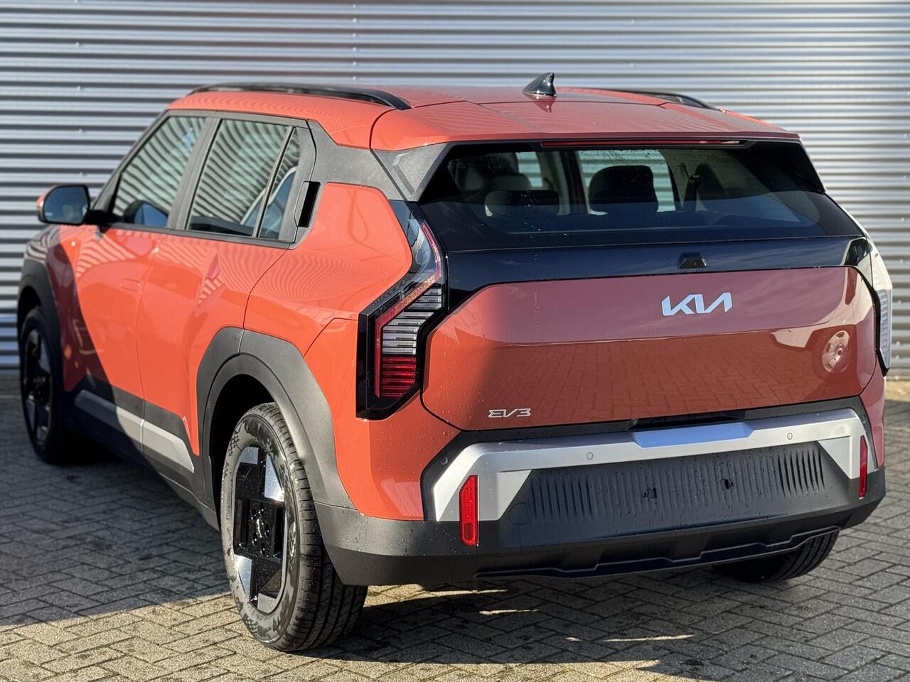 KIA EV3 Air 58.3 kWh VOORRAAD ACTIE | Snel leverbaar | Stoel/Stuurverwarming | Navigatie | Dodehoekdetectie | Led Koplampen |