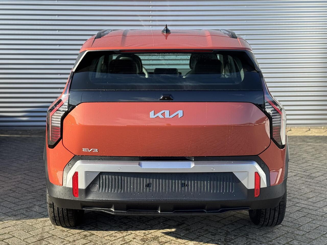 KIA EV3 Air 58.3 kWh VOORRAAD ACTIE | Snel leverbaar | Stoel/Stuurverwarming | Navigatie | Dodehoekdetectie | Led Koplampen |