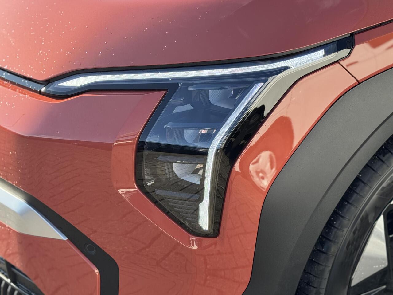 KIA EV3 Air 58.3 kWh VOORRAAD ACTIE | Snel leverbaar | Stoel/Stuurverwarming | Navigatie | Dodehoekdetectie | Led Koplampen |