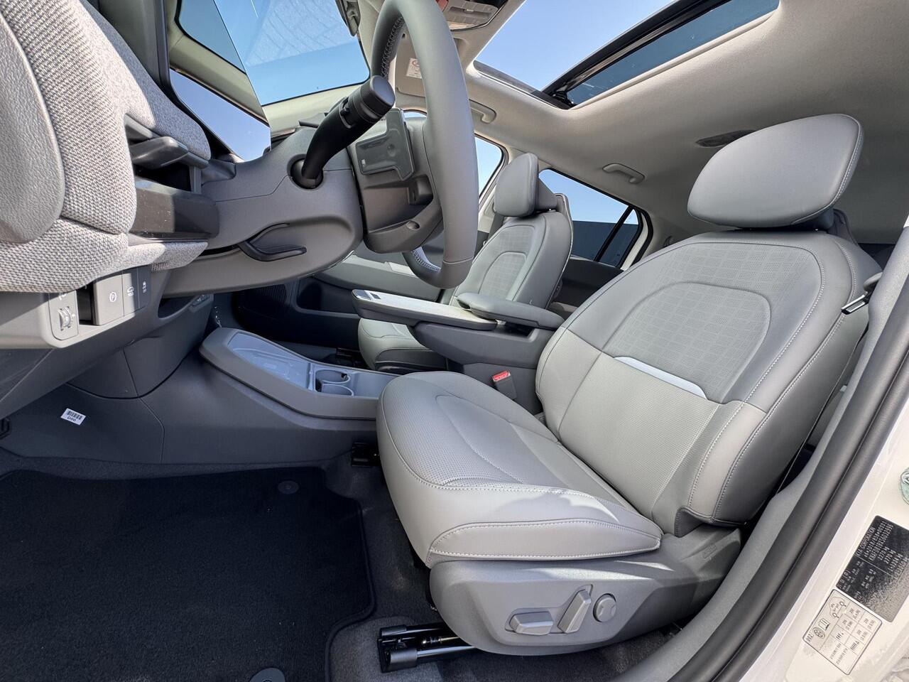 KIA EV3 Plus Advanced 58.3 kWh Snel leverbaar | Schuif/kanteldak | Harman Kardon | Camera | Keyless