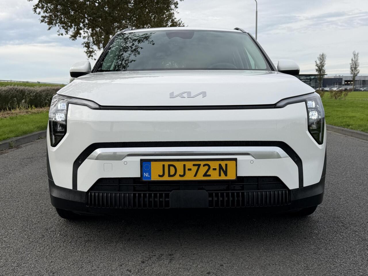 KIA EV3 Plus 81.4 kWh | SOH 100% | Trekhaak | Camera | LED | Navigatie | Apple CarPlay/Android Auto | Rijbaanassistentie | Adaptieve Cruise Control | Smart-Key |