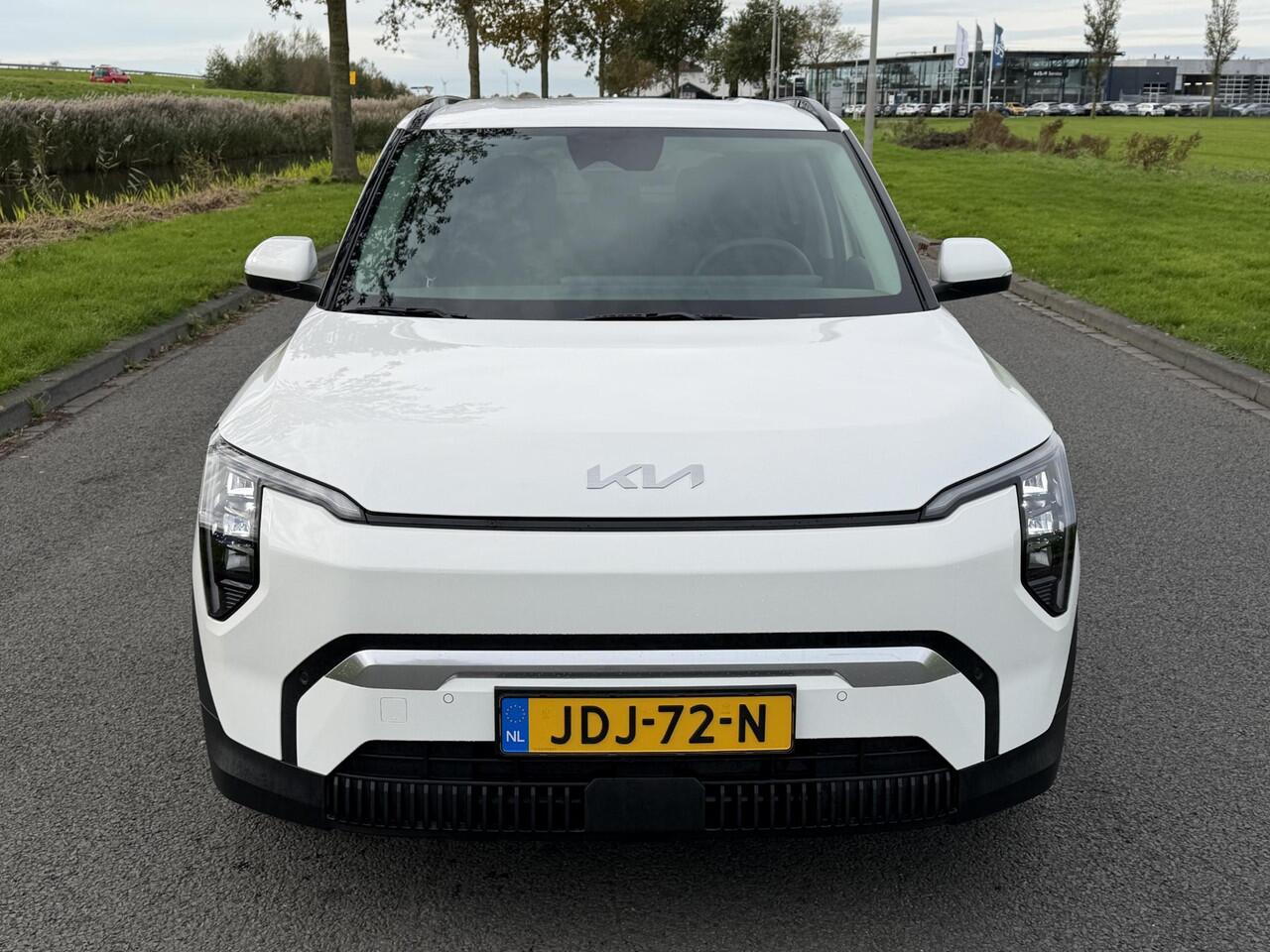 KIA EV3 Plus 81.4 kWh | SOH 100% | Trekhaak | Camera | LED | Navigatie | Apple CarPlay/Android Auto | Rijbaanassistentie | Adaptieve Cruise Control | Smart-Key |