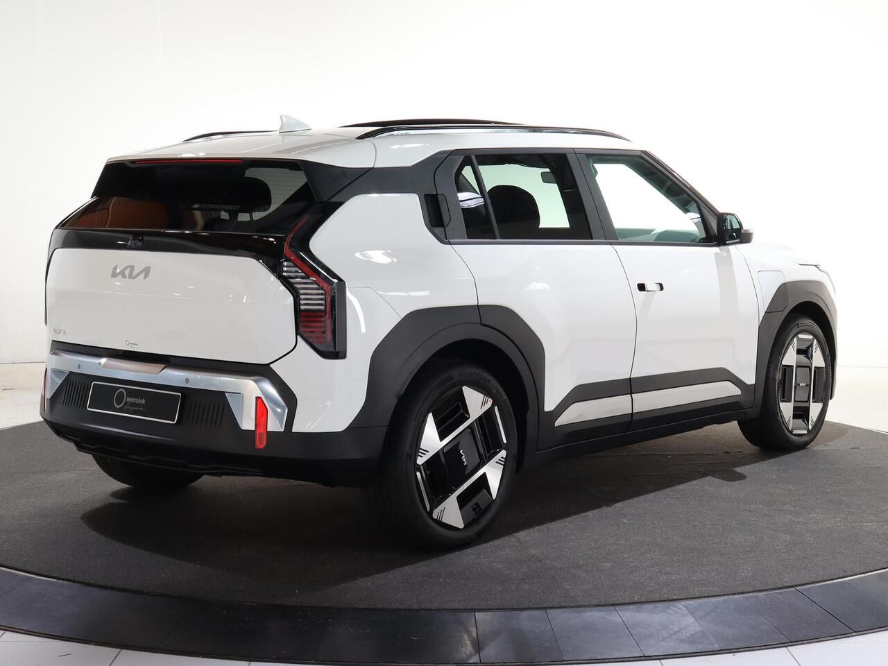 KIA EV3 Plus Advanced 81.4 kWh | Panoramaschuifdak | 19" velgen | Harman Kardon | Privacy Glass | Stoel- en stuurwielverwarming |