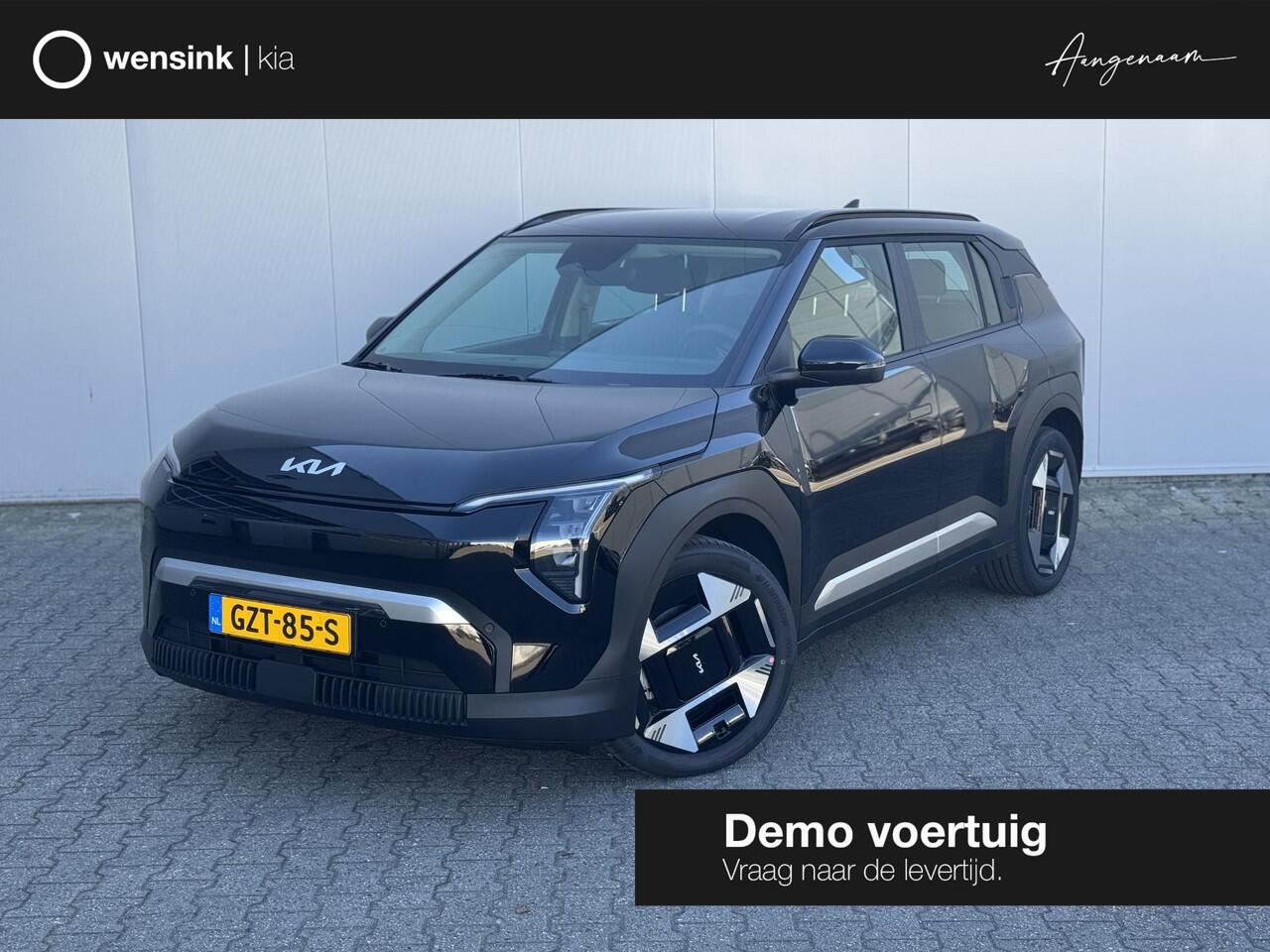 KIA EV3 Air 58.3 kWh | Trekhaak | 19 inch | Parkeersensoren Voor + Achter | Camera | Adaptive Cruise | Keyless | DAB+ | Apple Carplay/ Android Auto