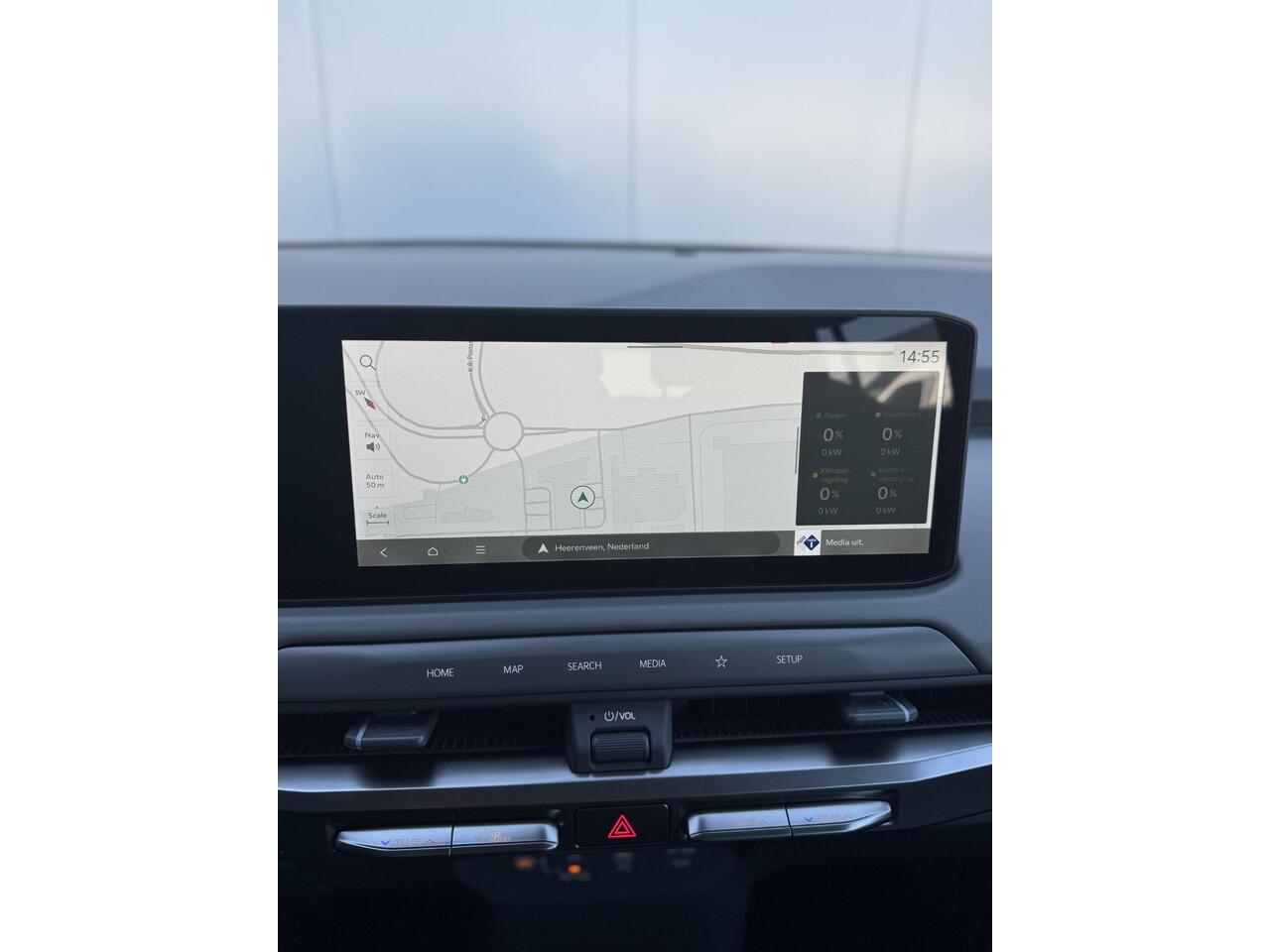 KIA EV3 Air 58.3 kWh | Trekhaak | 19 inch | Parkeersensoren Voor + Achter | Camera | Adaptive Cruise | Keyless | DAB+ | Apple Carplay/ Android Auto