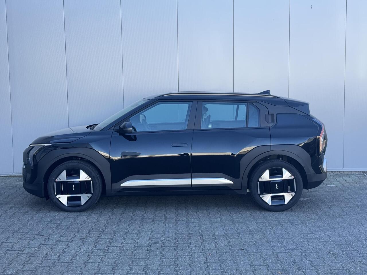 KIA EV3 Air 58.3 kWh | Trekhaak | 19 inch | Parkeersensoren Voor + Achter | Camera | Adaptive Cruise | Keyless | DAB+ | Apple Carplay/ Android Auto