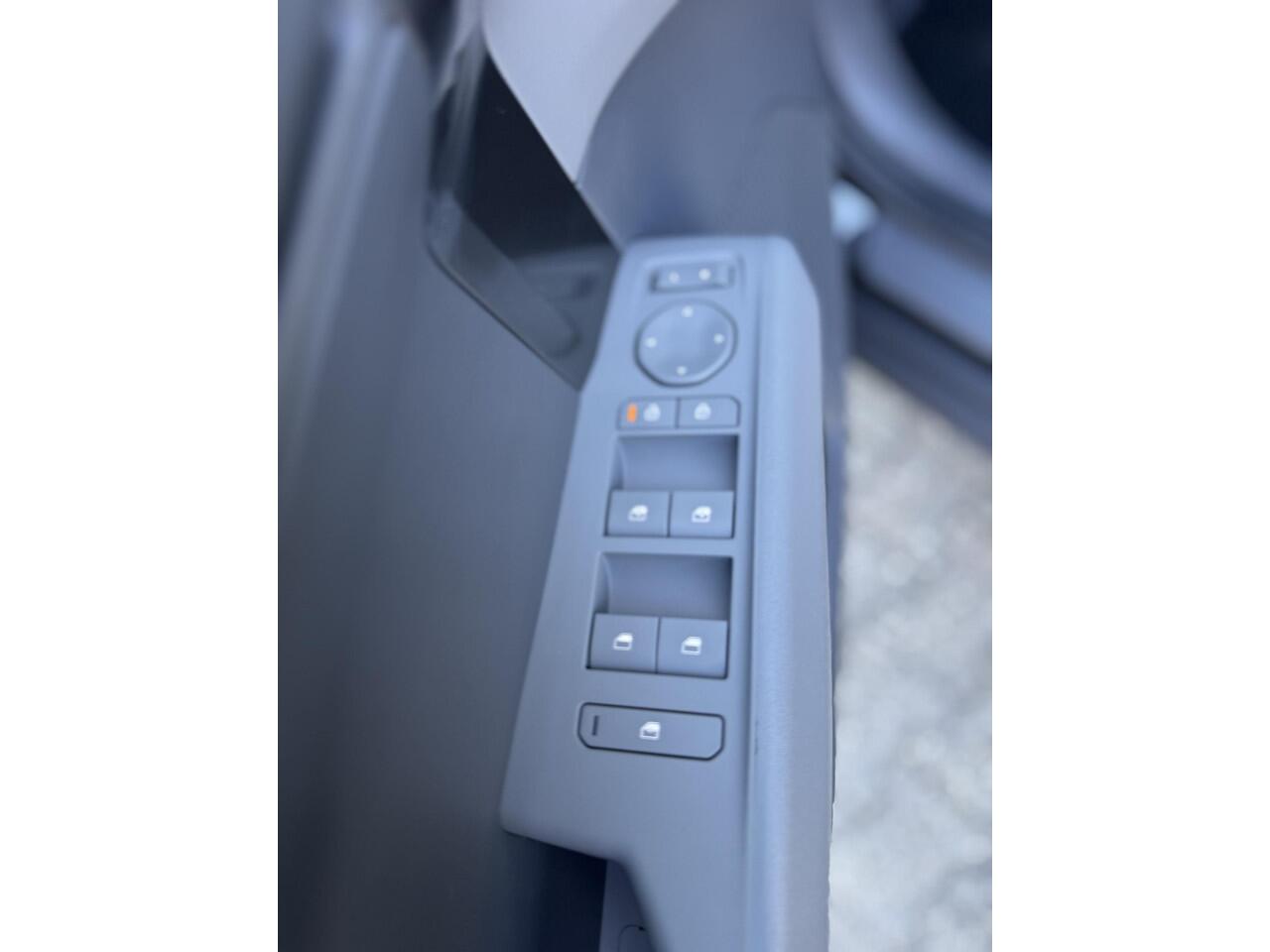 KIA EV3 Air 58.3 kWh | Trekhaak | 19 inch | Parkeersensoren Voor + Achter | Camera | Adaptive Cruise | Keyless | DAB+ | Apple Carplay/ Android Auto