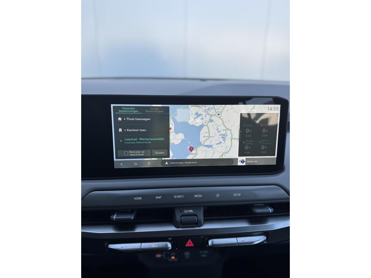 KIA EV3 Air 58.3 kWh | Trekhaak | 19 inch | Parkeersensoren Voor + Achter | Camera | Adaptive Cruise | Keyless | DAB+ | Apple Carplay/ Android Auto