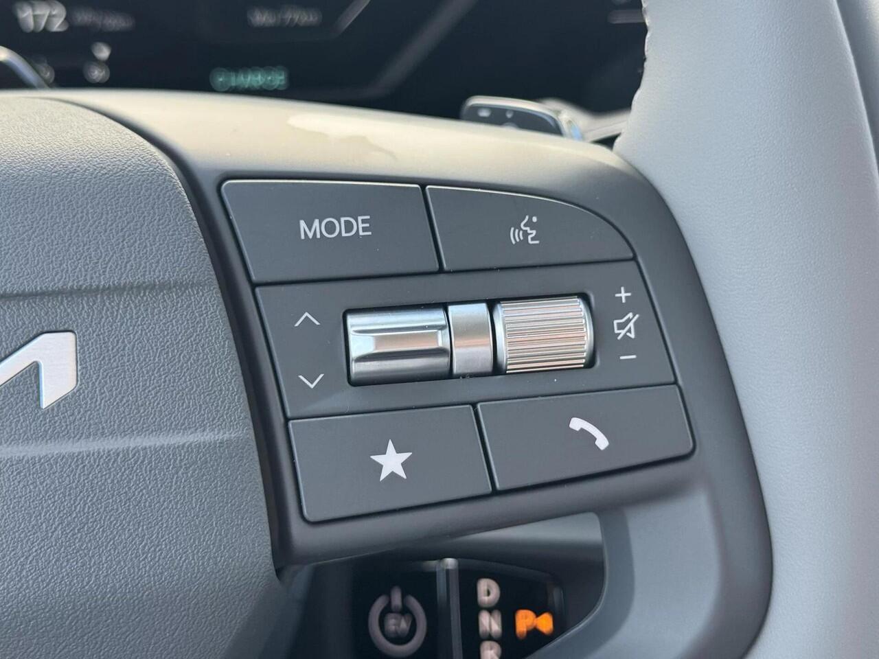 KIA EV3 Plus 58.3 kWh | Privacy Glass | Adaptive Cruise | Stoel- en stuurwielverwarming | Dodehoekassistentie |