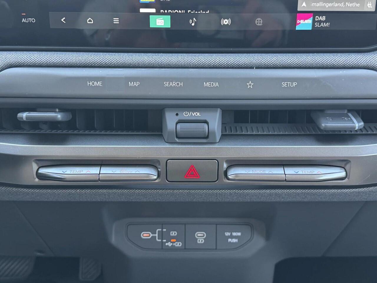 KIA EV3 Plus 58.3 kWh | Privacy Glass | Adaptive Cruise | Stoel- en stuurwielverwarming | Dodehoekassistentie |