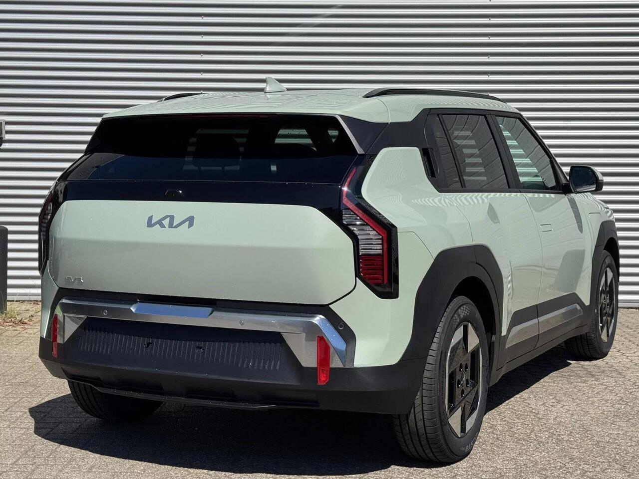 KIA EV3 Plus 58.3 kWh | Privacy Glass | Adaptive Cruise | Stoel- en stuurwielverwarming | Dodehoekassistentie |