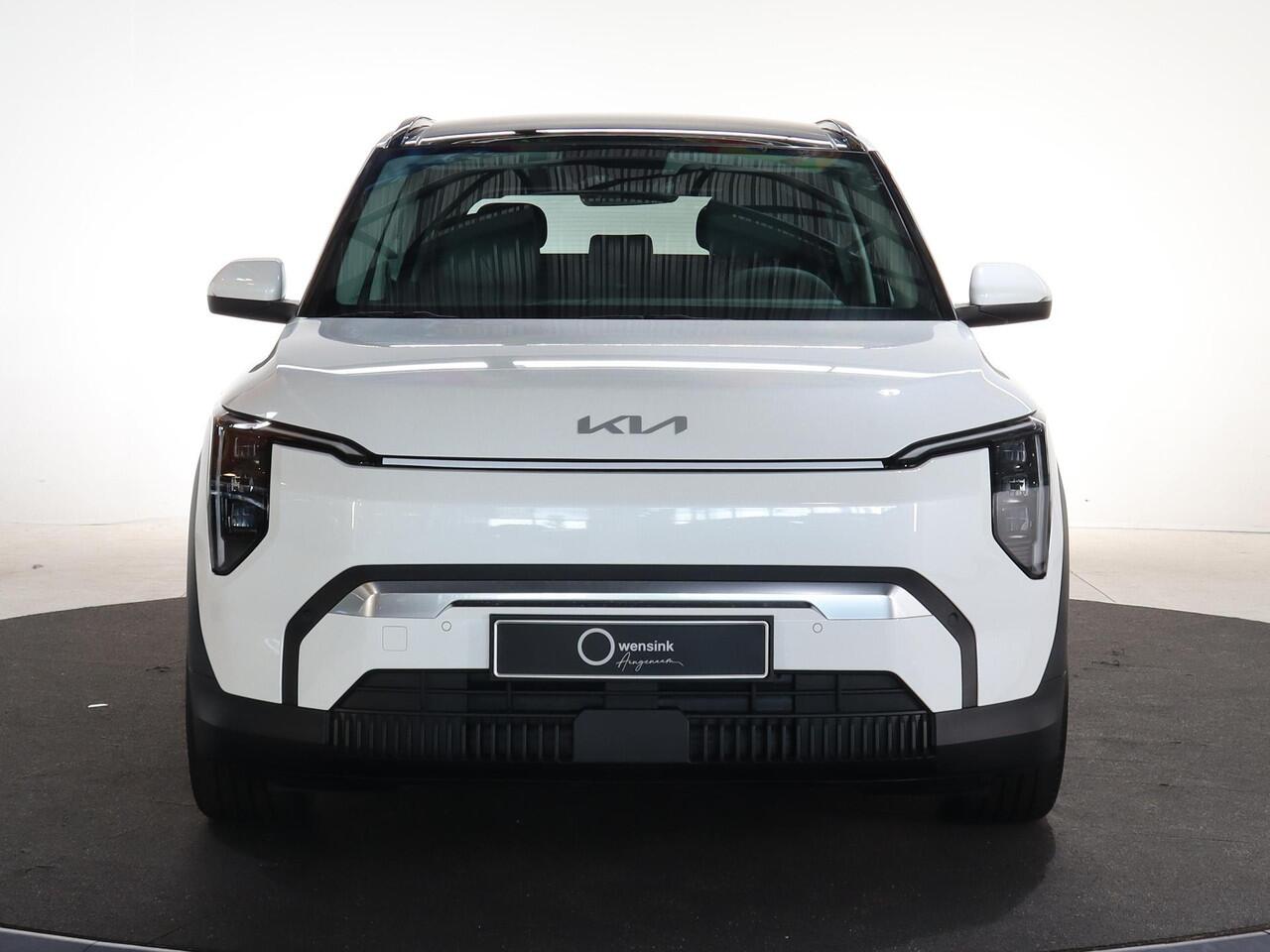 KIA EV3 Plus Advanced 58.3 kWh | Panoramaschuifdak | 19" velgen | Harman Kardon | Privacy Glass | Stoel- en stuurwielverwarming |