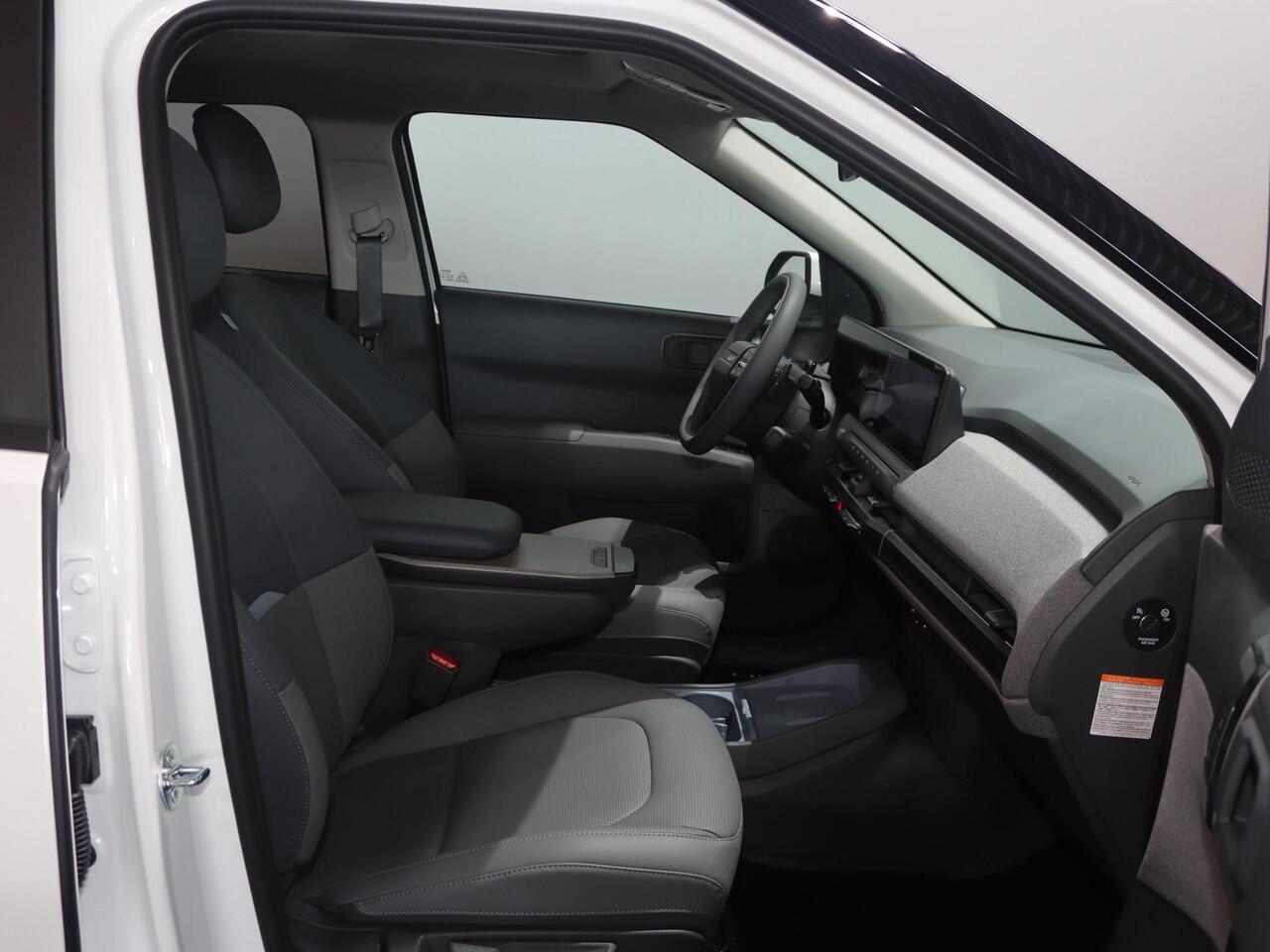 KIA EV3 Plus Advanced 58.3 kWh | Panoramaschuifdak | 19" velgen | Harman Kardon | Privacy Glass | Stoel- en stuurwielverwarming |