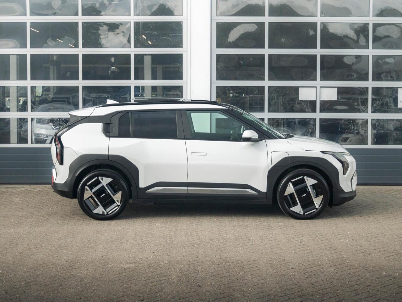 KIA EV3 Plus Advanced 81.4 kWh l SOH 99.6% l Schuifkantel dak l Stoel stuurwiel verwarming l Long range