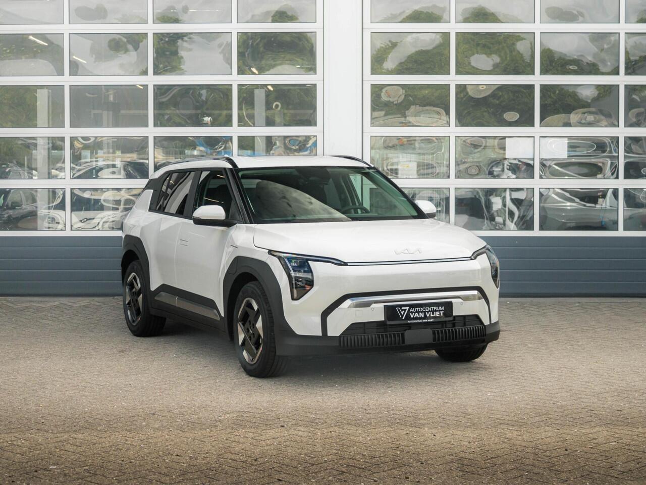 KIA EV3 Plus 58.3 kWh | Uit voorraad leverbaar | 17% Bijtelling | Digital key | Rijk uitgerust!