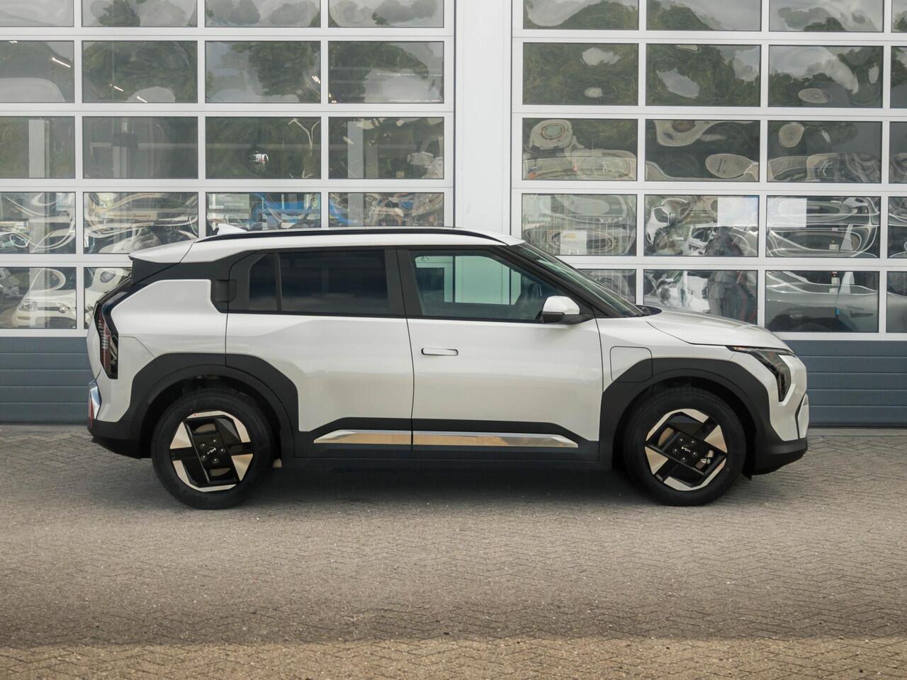 KIA EV3 Plus 58.3 kWh | Uit voorraad leverbaar | 17% Bijtelling | Digital key | Rijk uitgerust!