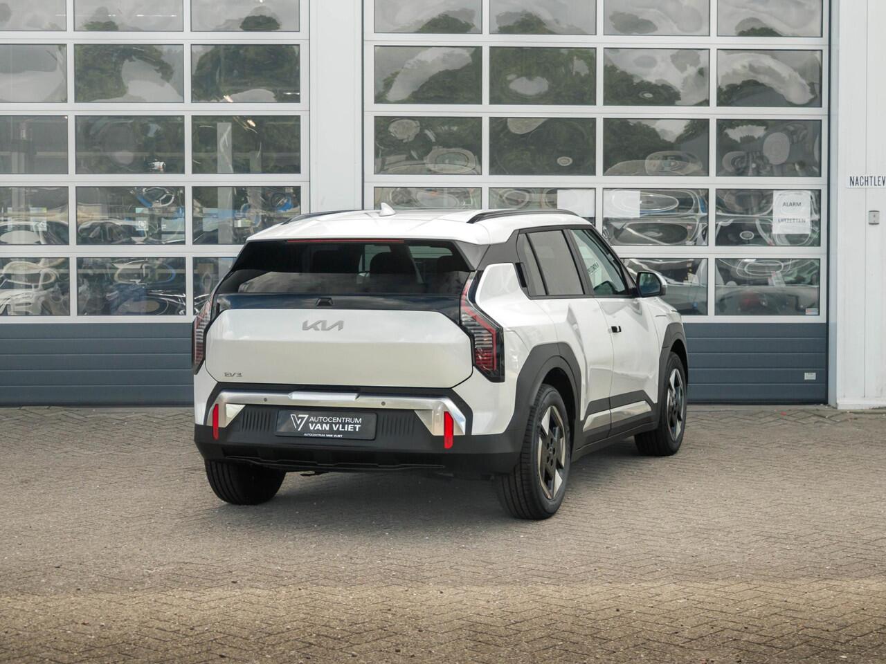 KIA EV3 Plus 58.3 kWh | Uit voorraad leverbaar | 17% Bijtelling | Digital key | Rijk uitgerust!