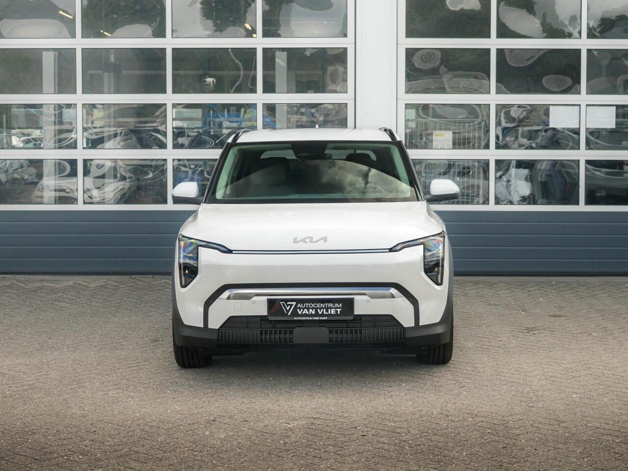 KIA EV3 Plus 81.4 kWh l Uit voorraad leverbaar l 17% Bijtelling | Stoel&Stuurwielverwarming l Dode hoek assistent