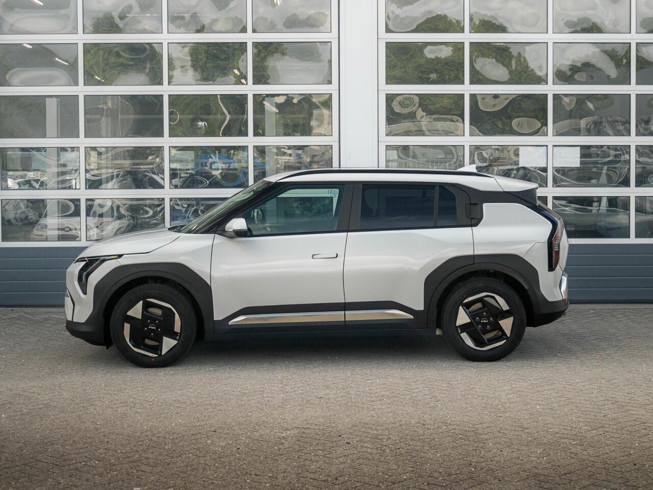 KIA EV3 Plus 81.4 kWh l Uit voorraad leverbaar l 17% Bijtelling | Stoel&Stuurwielverwarming l Dode hoek assistent