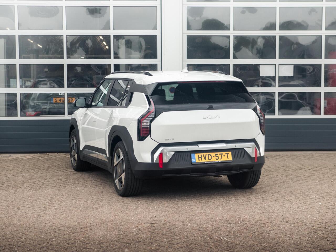 KIA EV3 Plus Advanced 81.4 kWh l DIRECT LEVERBAAR | Schuifkanteldak | Harman en kardon | 17% bijtelling