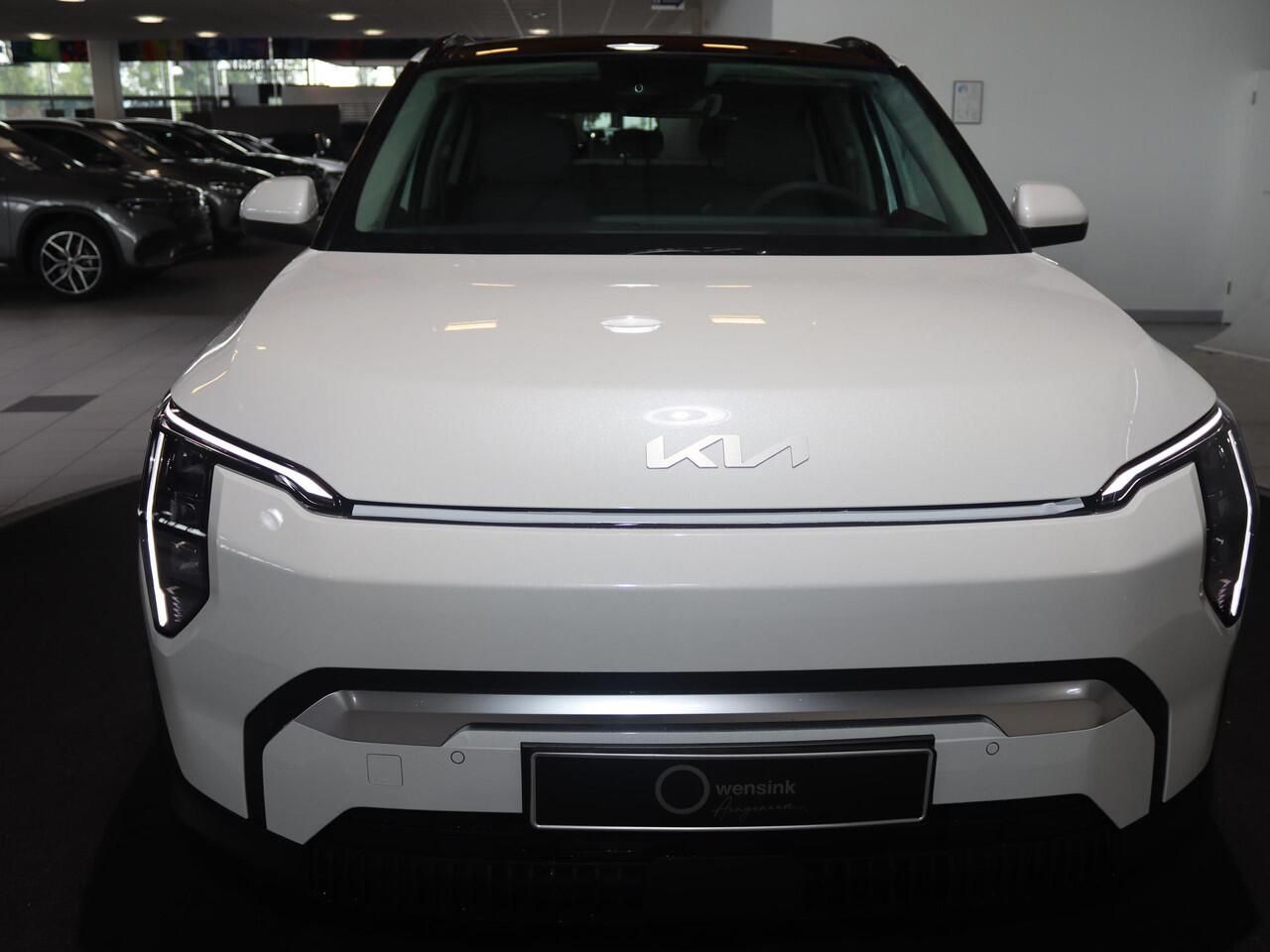 KIA EV3 Plus Advanced 81.4 kWh | Panoramaschuifdak | 19" velgen | Harman Kardon | Privacy Glass | Stoel- en stuurwielverwarming |ss