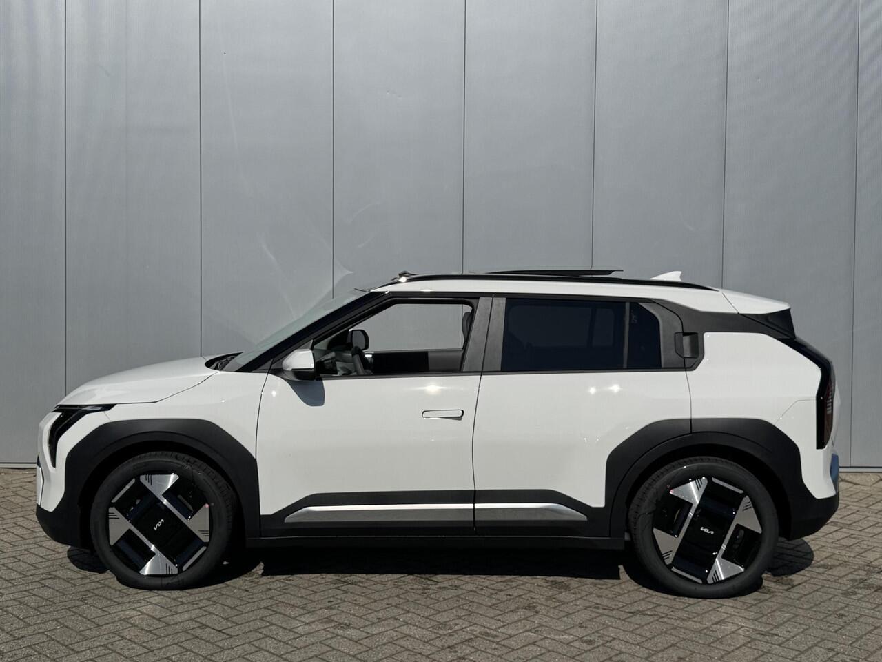 KIA EV3 Plus Advanced 81.4 kWh | Panoramaschuifdak | 19" velgen | Harman Kardon | Privacy Glass | Stoel- en stuurwielverwarming |