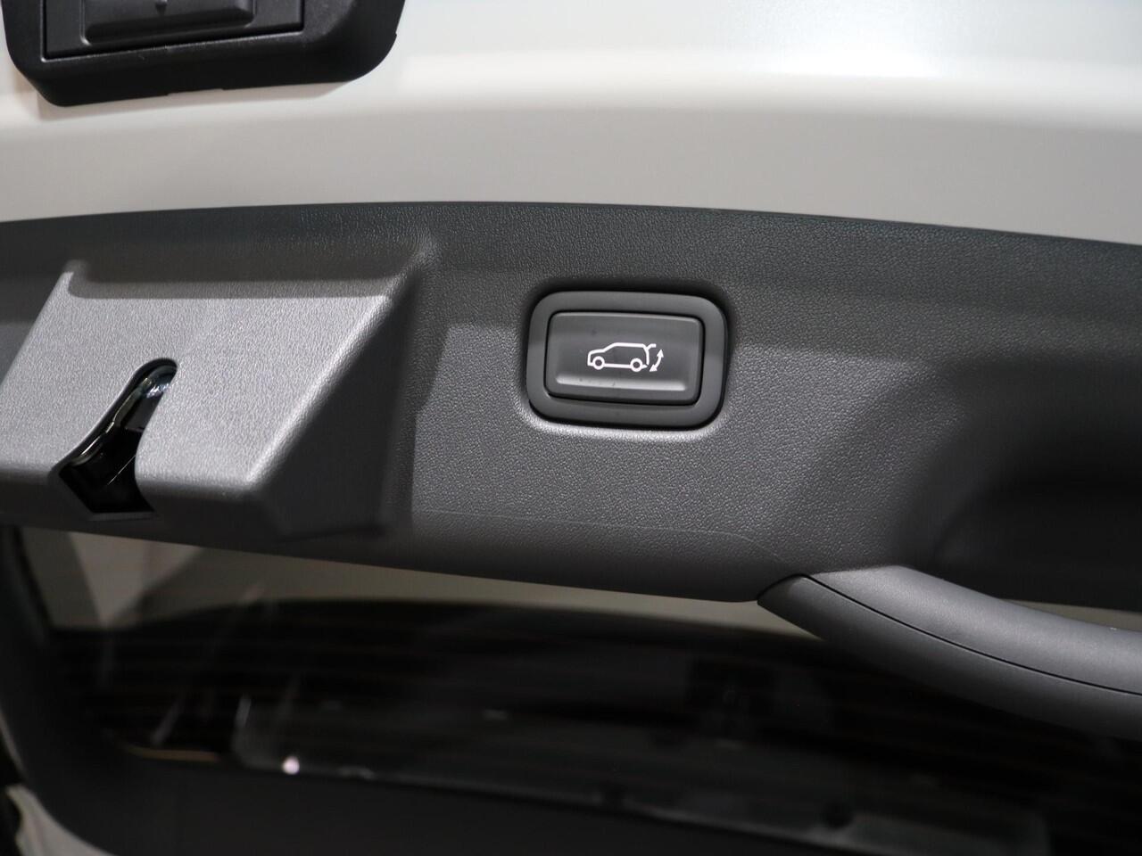 KIA EV3 Plus Advanced 81.4 kWh | Panoramaschuifdak | 19" velgen | Harman Kardon | Privacy Glass | Stoel- en stuurwielverwarming |