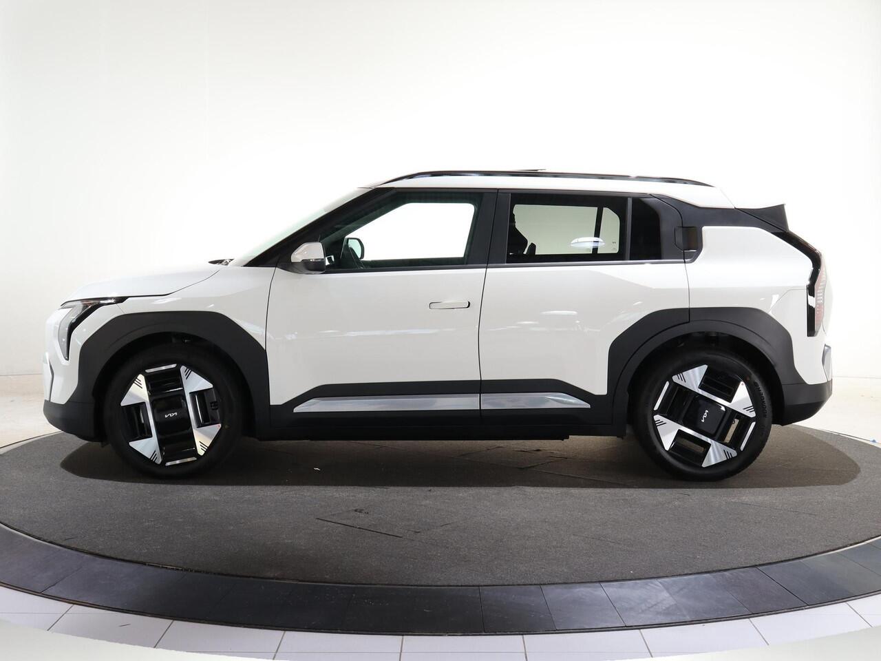 KIA EV3 Plus Advanced 81.4 kWh | Panoramaschuifdak | 19" velgen | Harman Kardon | Privacy Glass | Stoel- en stuurwielverwarming |